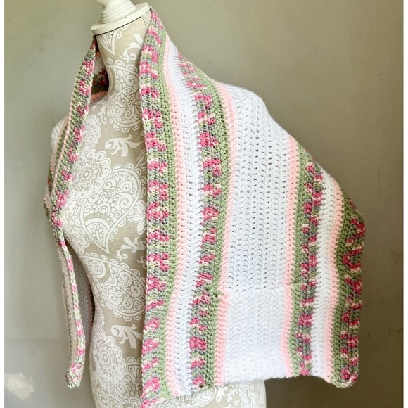 Hand crafted knitted Pocket Shawl Scarf with pockets white pink green - Picture 4 of 7